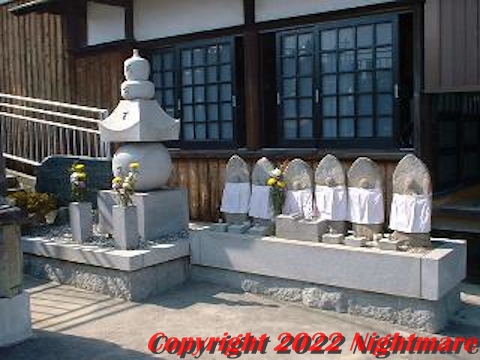 延命寺境内に移された六地蔵と供養塔、記念碑